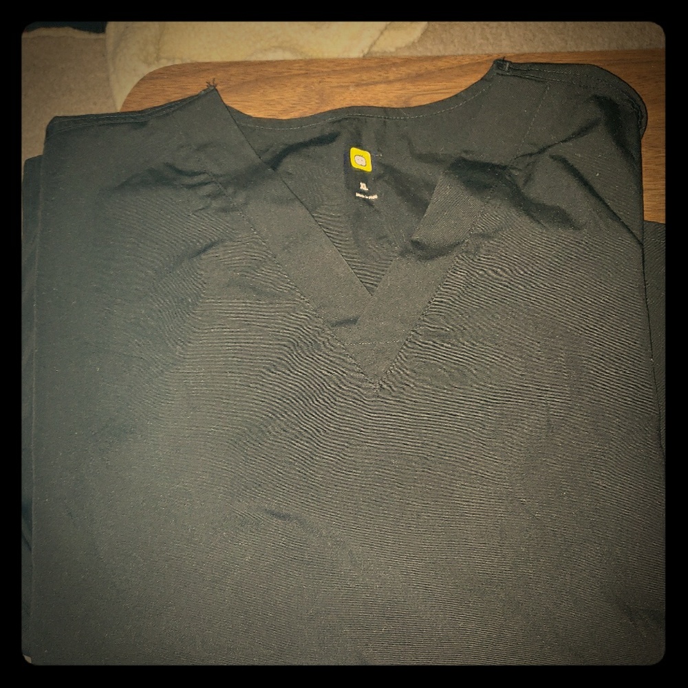 XL scrub top